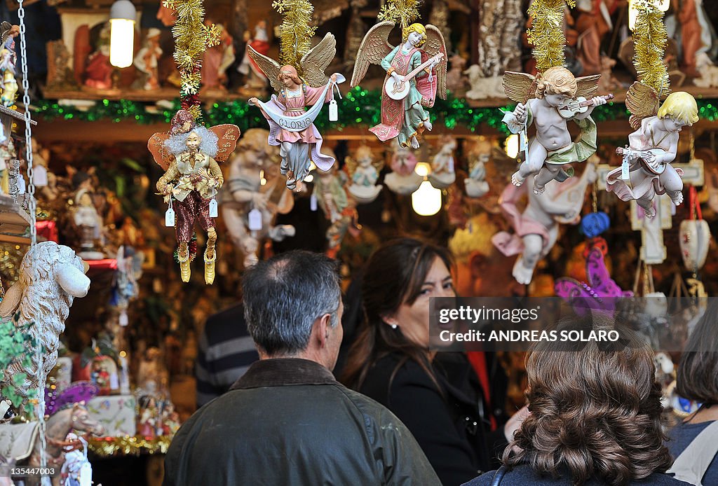Shoppers admire plaster sculptures at th