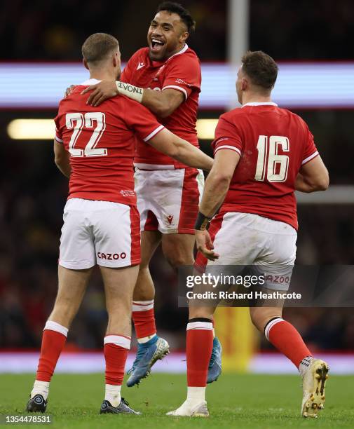 Rhys Priestland of Wales celebrates with teammates Uilisi Halaholo and Elliot Dee after kicking the winning penalty during the Autumn Nations Series...