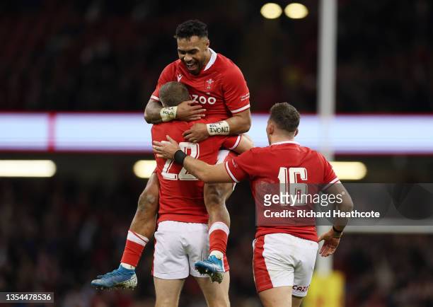 Rhys Priestland of Wales celebrates with teammates Uilisi Halaholo and Elliot Dee after kicking the winning penalty during the Autumn Nations Series...
