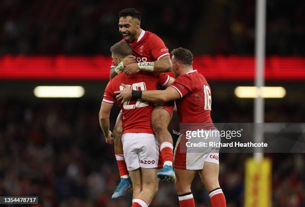 Rhys Priestland of Wales celebrates with teammates Uilisi Halaholo and Elliot Dee after kicking the winning penalty during the Autumn Nations Series...