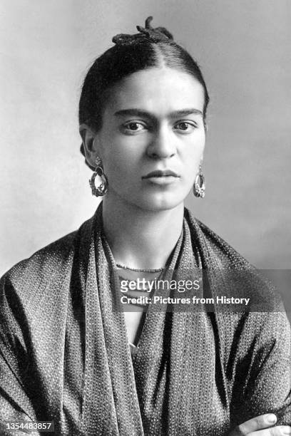 Frida Kahlo de Rivera (July 6, 1907 Ð July 13, 1954; born Magdalena Carmen Frieda Kahlo y Calder-n, was a Mexican painter, born in Coyoac‡n. Perhaps...