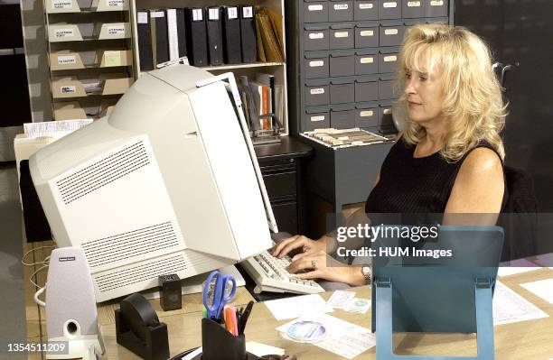 Retro Computer Women Retro Computer Woman Photos and Premium High Res Pictures - Getty Images