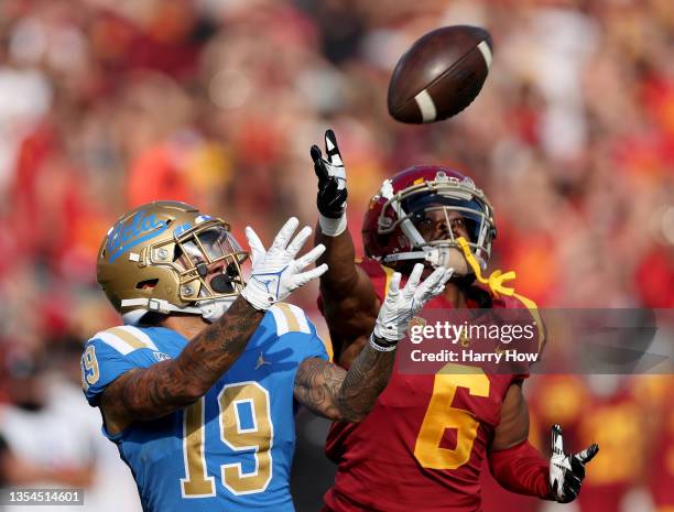 Kazmeir Allen of the UCLA Bruins makes a catch for a touchdown past Isaac Taylor-Stuart of the USC Trojans, to take a 21-10 lead, during the second...