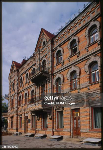 Pliusin Building , Muravyov-Amurskii Street facade, Khabarovsk, Russia; 2000.