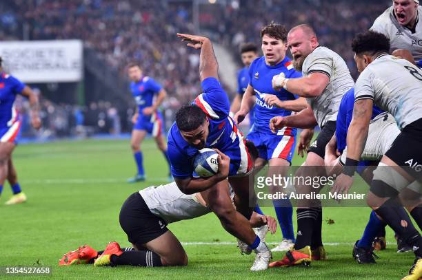 Peato Mauvaka of France scores a try during the Autumn Nations Series match between France and New Zealand on November 20, 2021 in Paris, France.
