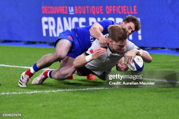 Jordie Barrett of New Zealand scores a try during the Autumn Nations Series match between France and New Zealand on November 20, 2021 in Paris,...