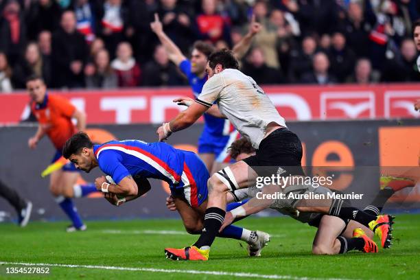 Romain Ntamack of France scores a try during the Autumn Nations Series match between France and New Zealand on November 20, 2021 in Paris, France.