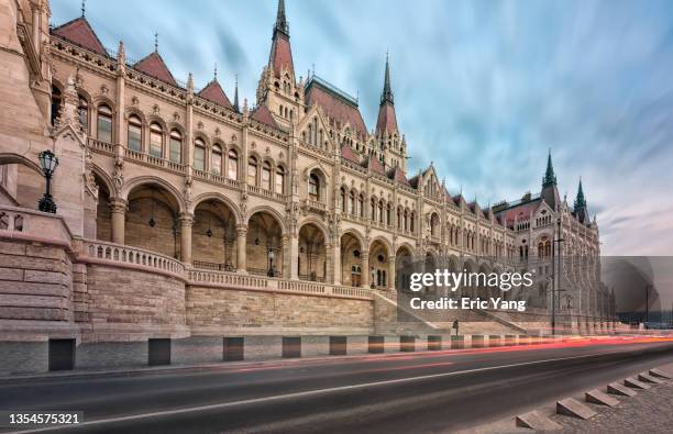 magnificent hungarian parliament - royal palace budapest stockfoto's en -beelden