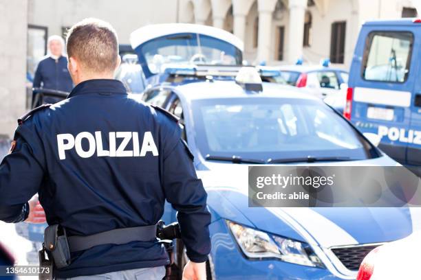 auto della polizia italiana - forza italia foto e immagini stock