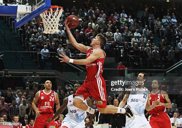 Steffen Hamann of Muenchen scores during the Beko Basketball Bundesliga match between Eisbaeren Bremerhaven and FC Bayern Muenchen at the OEVB Arena...