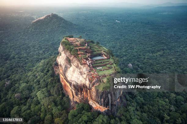 sunset photo of sigiriya lion's rock, sri lanka - historical geopolitical location fotografías e imágenes de stock