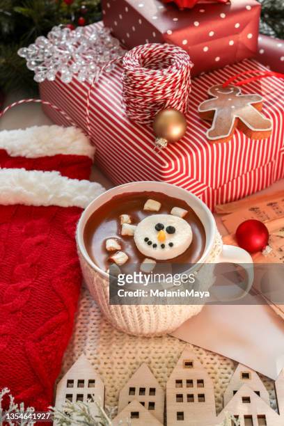 weihnachten heiße schokolade kakao mit marshmallows - hot chocolate band stock-fotos und bilder