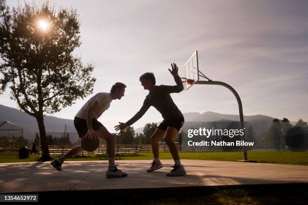 basketball teens - usa court stock-fotos und bilder