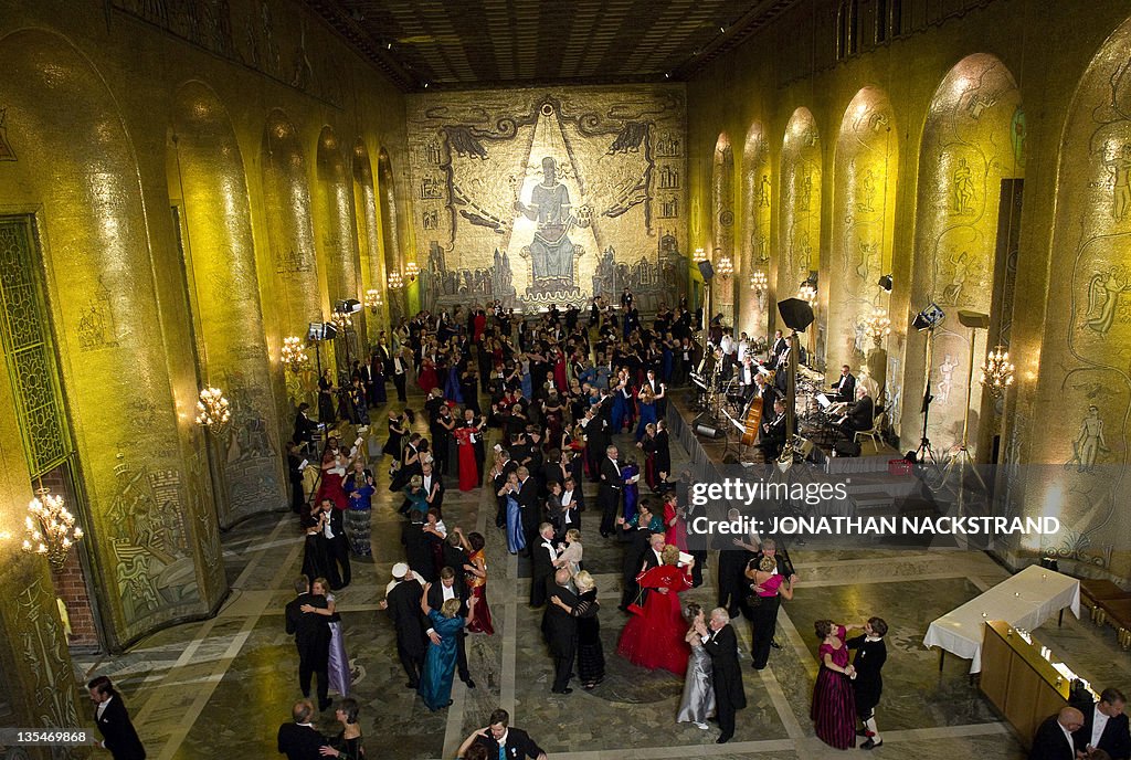 Guests of the Nobel banquet dance at the