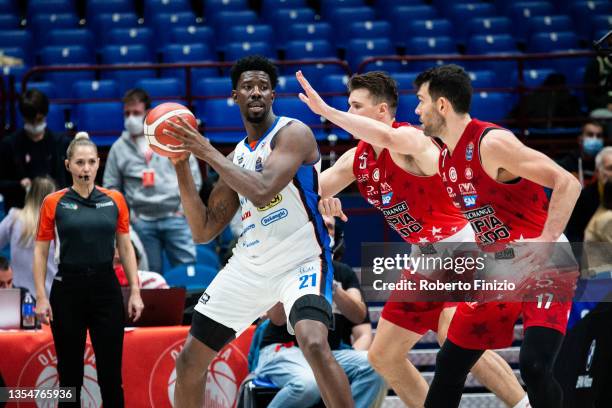 Henry Sims of NutriBullet Treviso Basket in action during the 2021/2022 Italian Basketball League LBA Lega Basket A Regular Season Round 9 match...