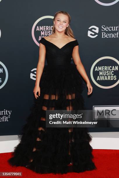 JoJo Siwa attends the 2021 American Music Awards at Microsoft Theater on November 21, 2021 in Los Angeles, California.