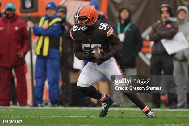 Malcolm Smith of the Cleveland Browns plays against the Detroit Lions at FirstEnergy Stadium on November 21, 2021 in Cleveland, Ohio.