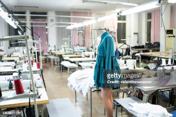 mannequin with a green dress on it in a professional atelier - garment factory bildbanksfoton och bilder
