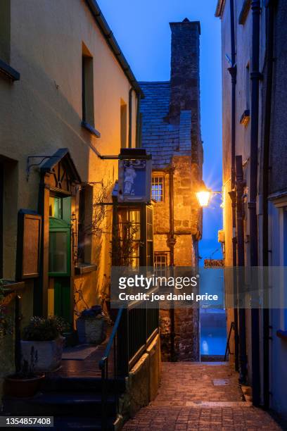 tudor merchant's house, quay hill, tenby, pembrokeshire, wales - tenby wales stock pictures, royalty-free photos & images