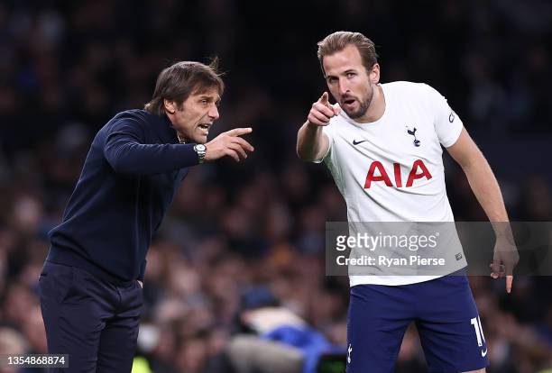 Antonio Conte, Manager of Tottenham Hotspur speaks to Harry Kane of Tottenham Hotspur during the Premier League match between Tottenham Hotspur and...