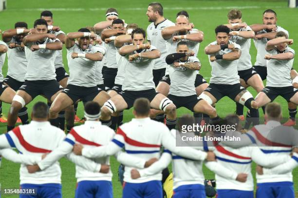 The All Blacks performing the Haka prior the Autumn Nations Series match between France and New Zealand on November 20, 2021 in Paris, France.