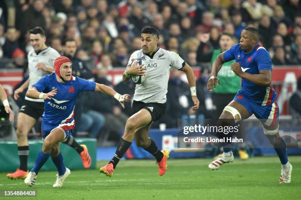 Rieko Ioane of New Zealand in action during the Autumn Nations Series match between France and New Zealand on November 20, 2021 in Paris, France.
