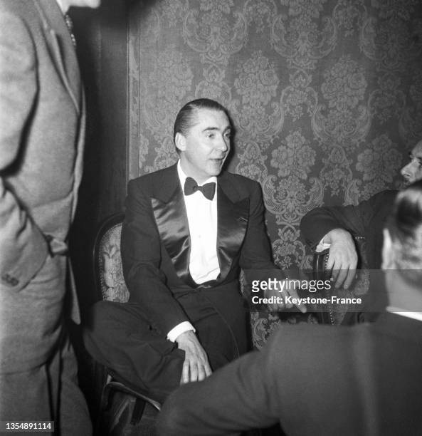 Portrait de Curzio Malaparte lors de la première de la pièce 'Das Kapital' au théâtre de Paris, le 28 janvier 1949.