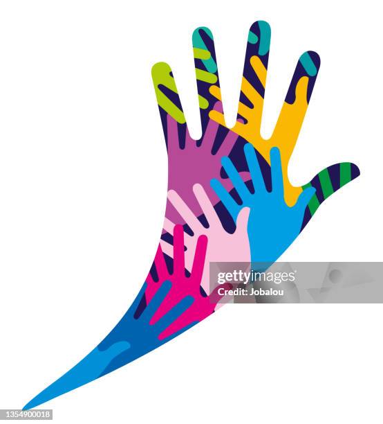 hand mit anderen händen im teamwork concept icon - zusammenhalt hände stock-grafiken, -clipart, -cartoons und -symbole