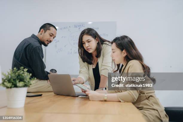 Small Discussing 10,499 Small Group Discussion Serious Stock Photos, High-Res Pictures ...