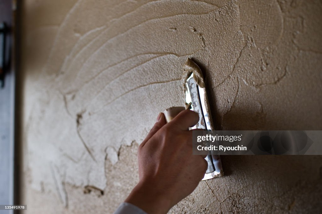 The plasterer who applies a wall