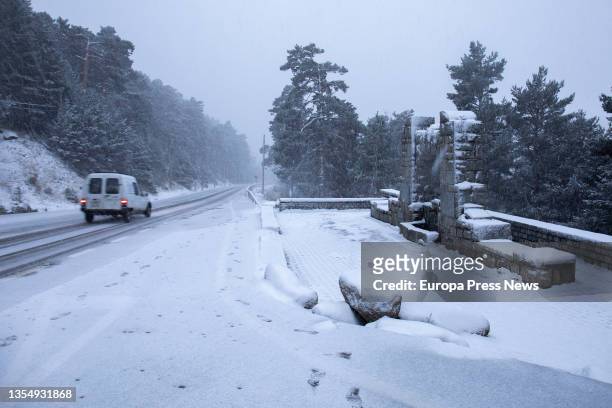 Snow-covered roads in the Puerto de Navacerrada, on 22 November, 2021 in Madrid, Spain. The ports of Navacerrada and Cotos are in yellow level...