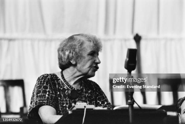 British psychoanalyst Dr Anna Freud addresses the 6th International Congress of Psychotherapy in London, UK, 26th August 1964.