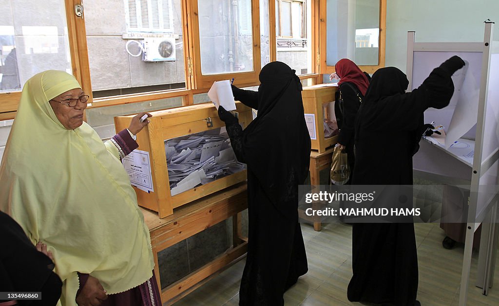 Egyptian women vote at a polling station