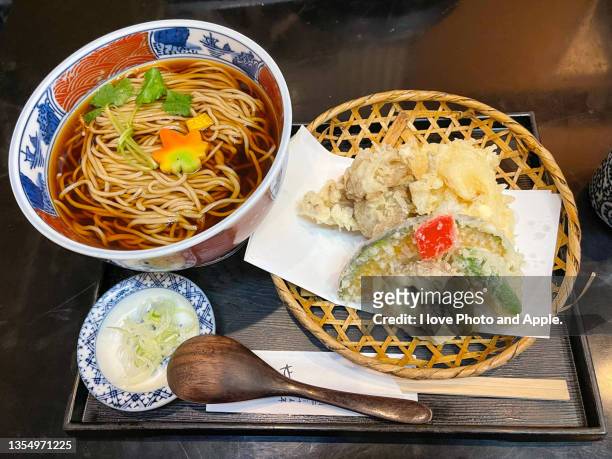 maitake mushroom tempura soba - klapperschwamm stock-fotos und bilder