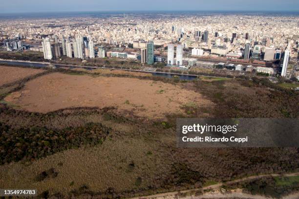 aerial views and highways of buenos aires - ökologisches reservat stock-fotos und bilder