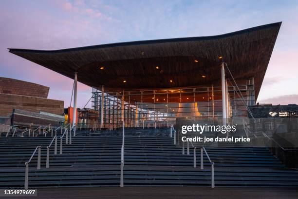 sunrise, senedd cymru, welsh parliament, cardiff bay, cardiff, wales - wales landmarks stock pictures, royalty-free photos & images