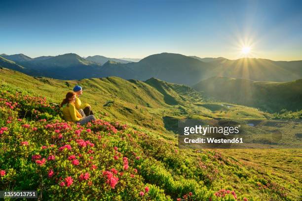 hikers sitting amidst plants at carinthia, austria - carinthia 個照片及圖片檔