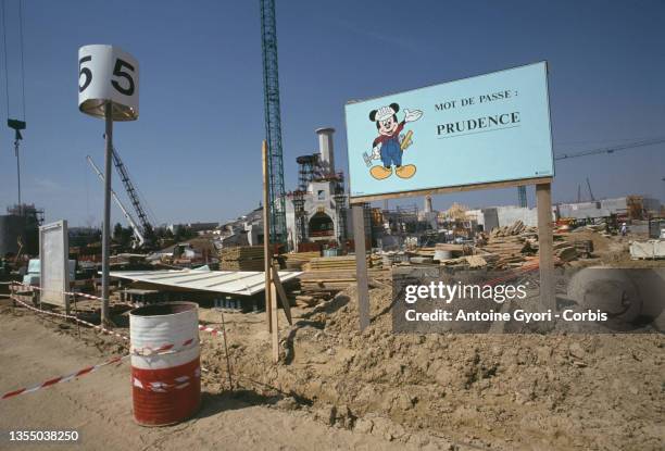 Le parc Euro Disneyland un an avant son ouverture : Le site de construction.