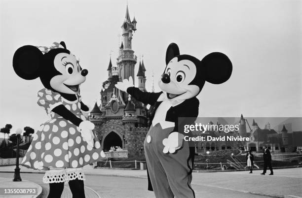 Mickey Mouse et Minnie Mouse à Euro Disney.