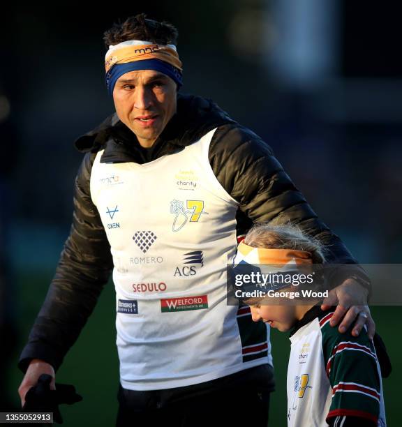 Ex-Leeds Rhinos rugby league player Kevin Sinfield completes his Extra Mile Challenge with the daughter of Rob Burrow, Macy Burrow at Emerald...