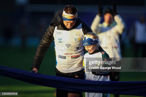 Ex-Leeds Rhinos rugby league player Kevin Sinfield completes his Extra Mile Challenge with the daughter of Rob Burrow, Macy Burrow at Emerald...