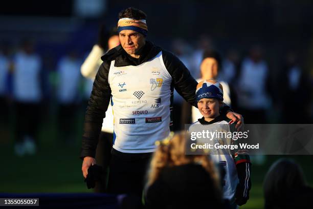 Ex-Leeds Rhinos rugby league player Kevin Sinfield completes his Extra Mile Challenge with the daughter of Rob Burrow, Macy Burrow at Emerald...