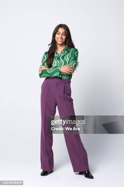 portrait of gen z business woman - figura intera foto e immagini stock