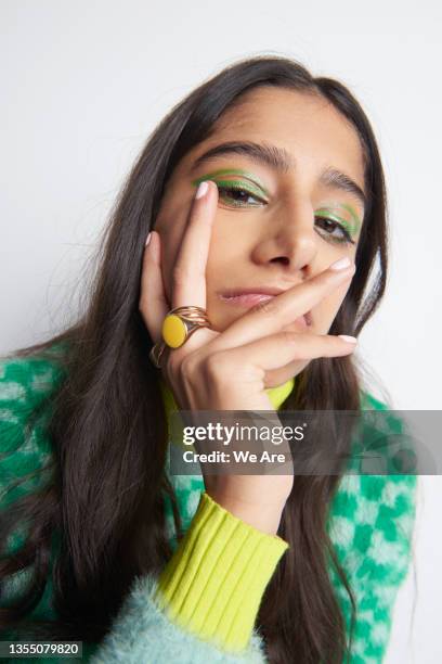 portrait of woman looking defiantly at camera - beautiful east indian women stockfoto's en -beelden