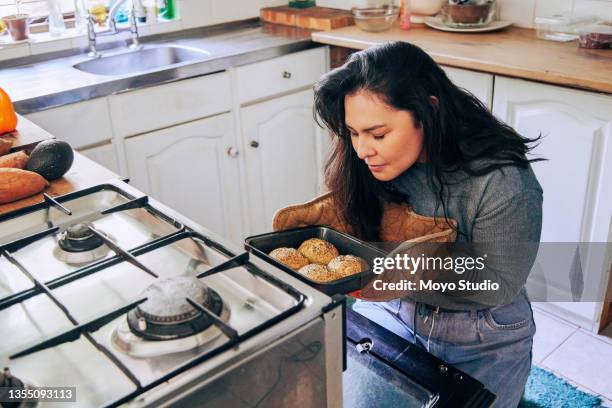 Smelling Bread Smelling Fresh Bread Photos and Premium High Res Pictures - Getty Images