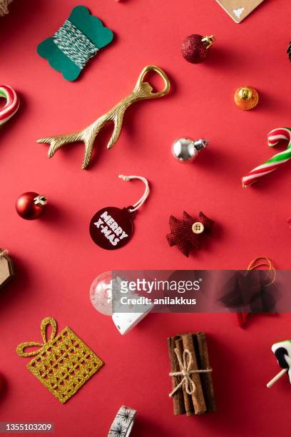 christmas knolling background - christmas flatlay stock pictures, royalty-free photos & images