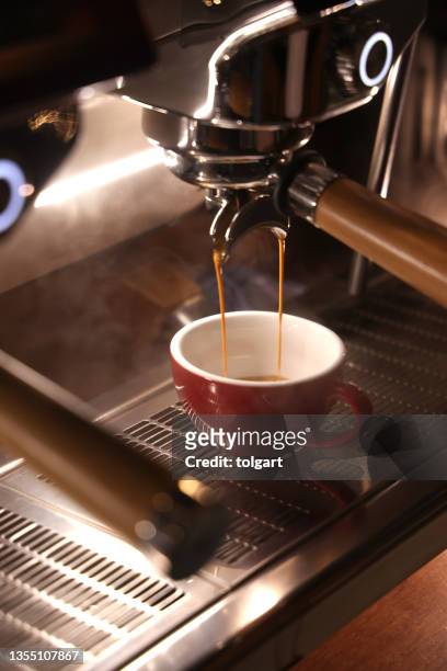 cafetera espresso - espresso fotografías e imágenes de stock