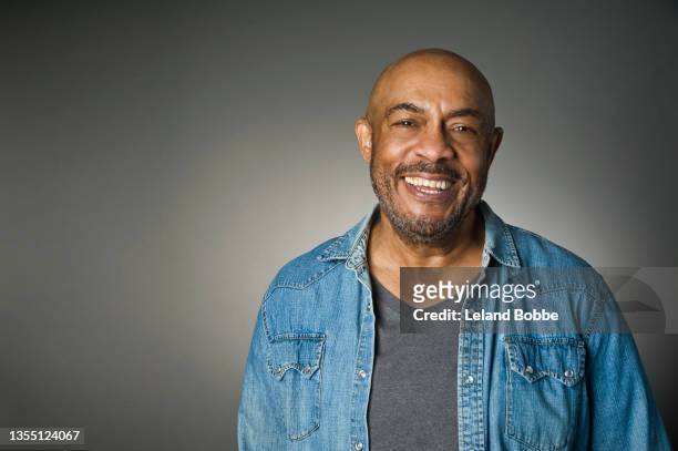 studio portrait of middle aged african american male - 60 65 man fotografías e imágenes de stock