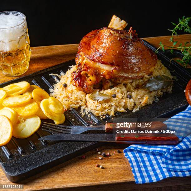 close-up of food on table - soße stockfoto's en -beelden
