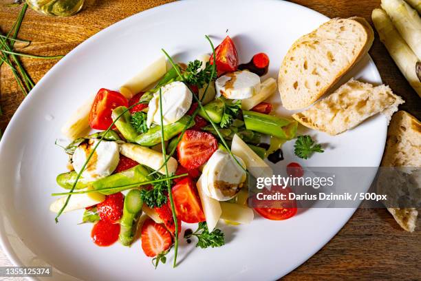 directly above shot of salad in plate on table - gemüse grün stock pictures, royalty-free photos & images